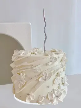 Нов имитированный празнична торта 8/6 см с перлената минималистичной корона през витрината на един магазин Проба шоколадова торта за детската душа, сватбен декор