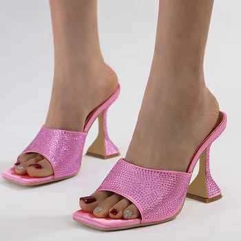 Новост 2023 г., летните чехли на нетрадиционни обувки с кристали, сексуална градинска жена, обувки за партита с квадратни чорапи, сандали, Размер 41