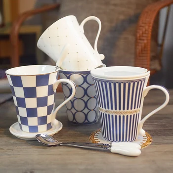 Проста и креативна керамична чаша, на европейската кафеена чаша, офис чаша за вода с капак, лъжица