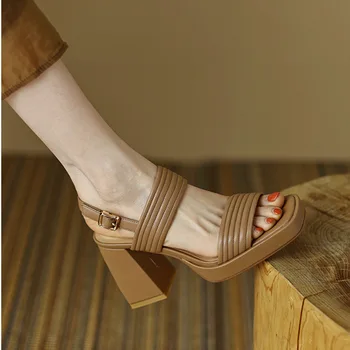 Сандали Дамски Модни с каишка и катарама 2023 г., Удобни Летни Римски сандали с високи токчета, Дамски Обувки на дебелите Квадратен ток с отворени Пръсти
